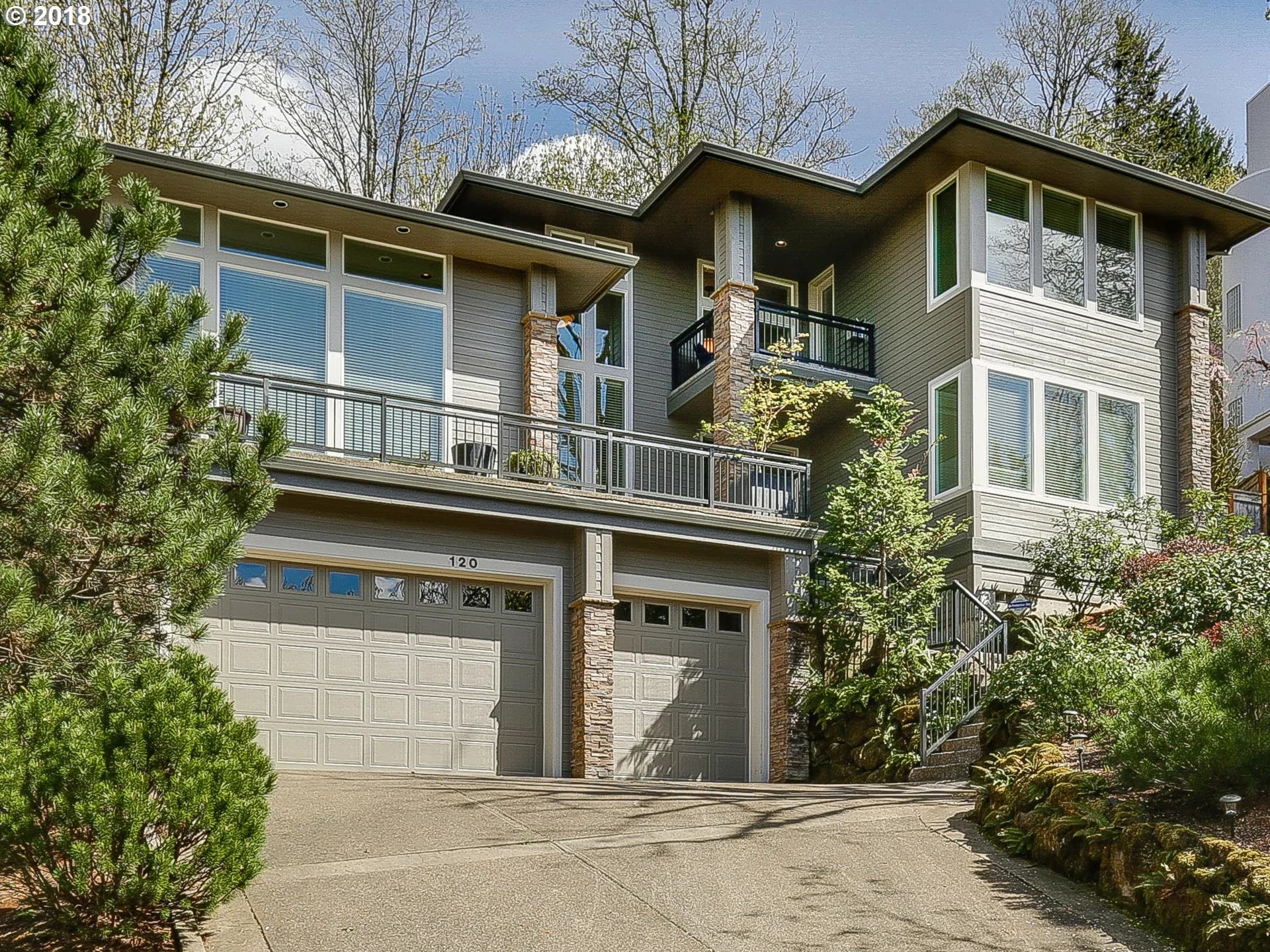 120 SW Moonridge Place - Photo 1