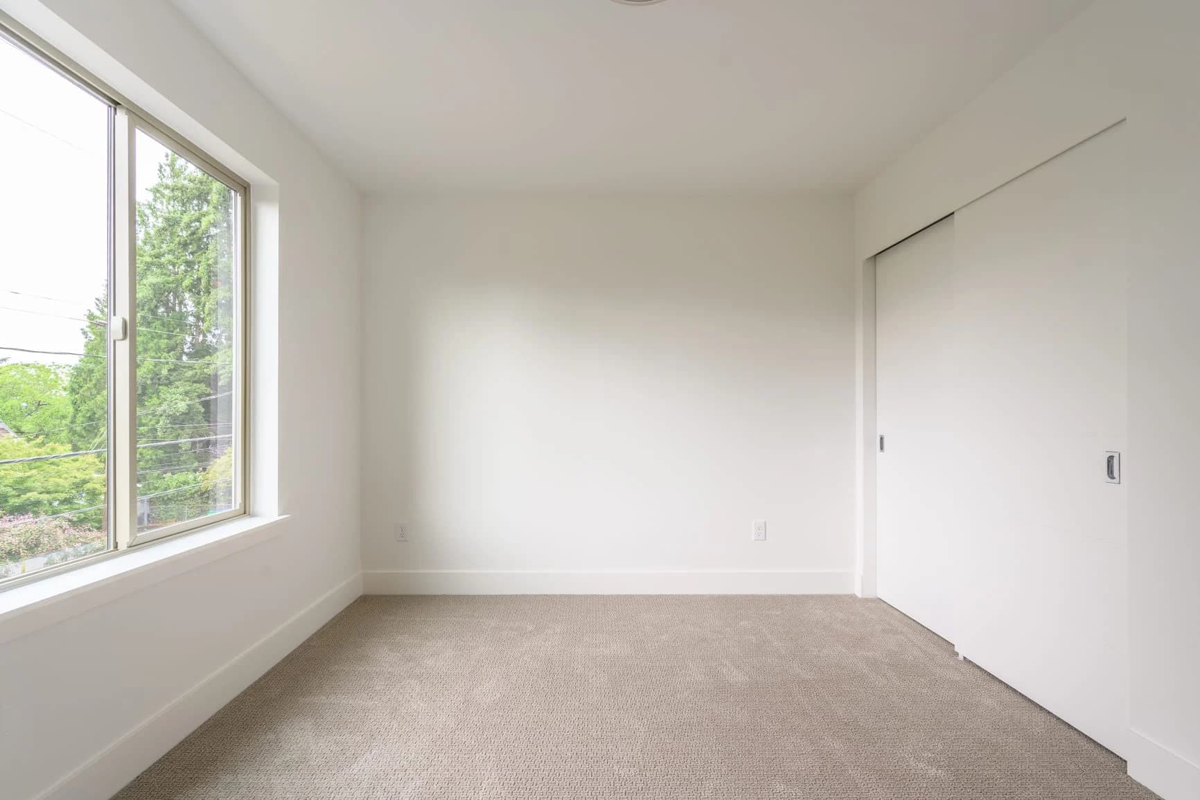 1886 NE Holman St - Photo 29