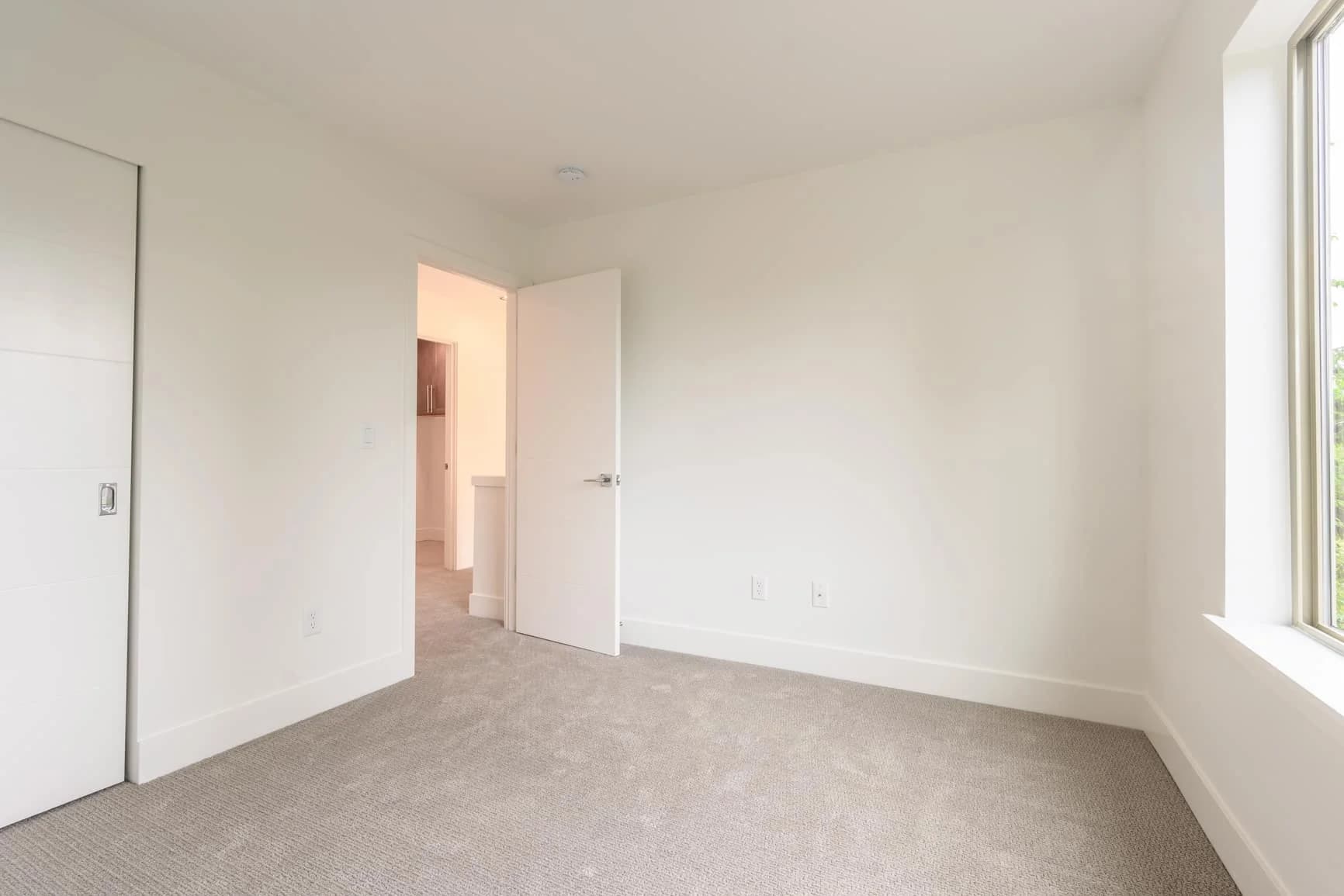 1886 NE Holman St - Photo 30