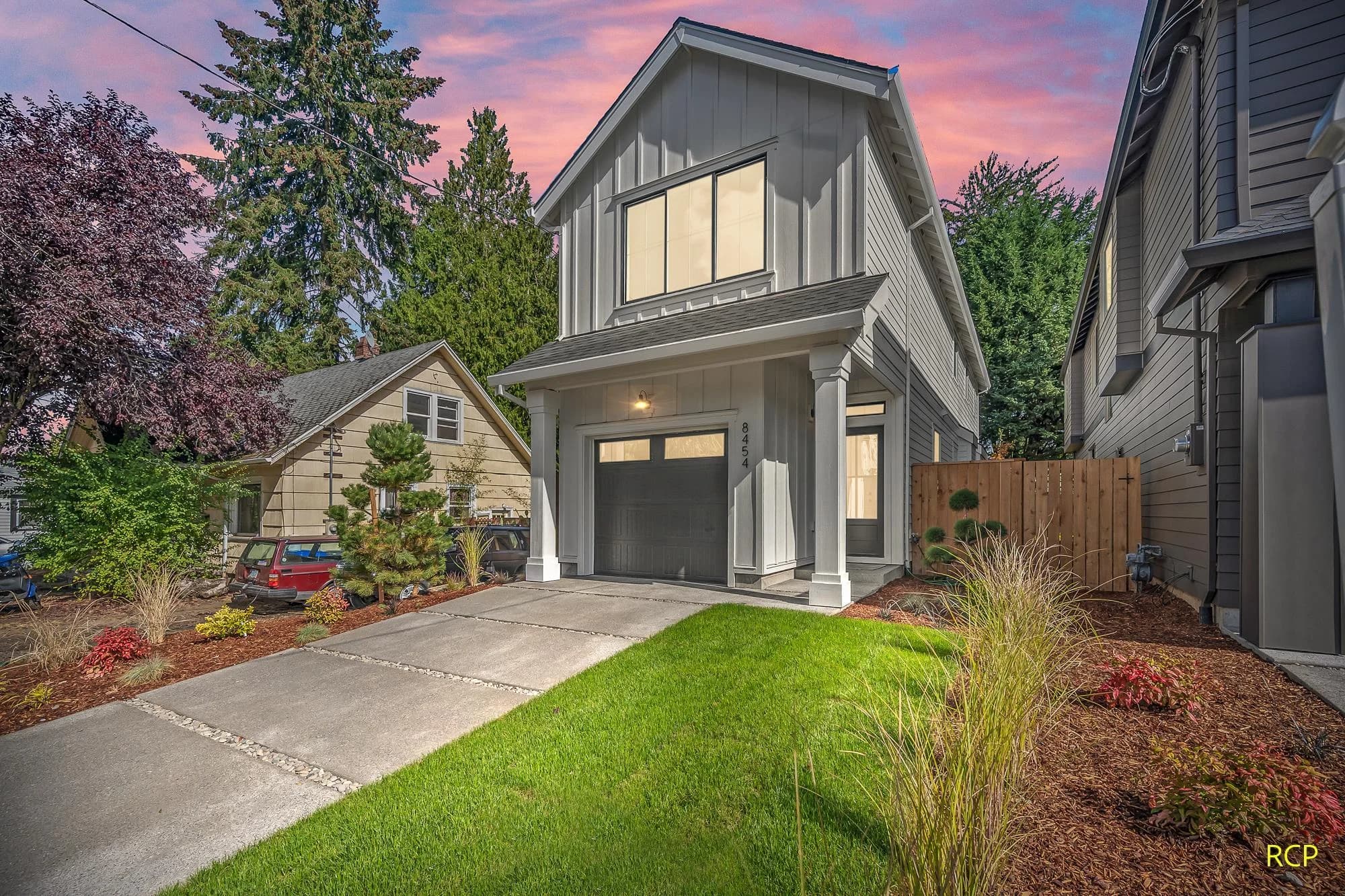 8454 N Seward Ave - Photo 2