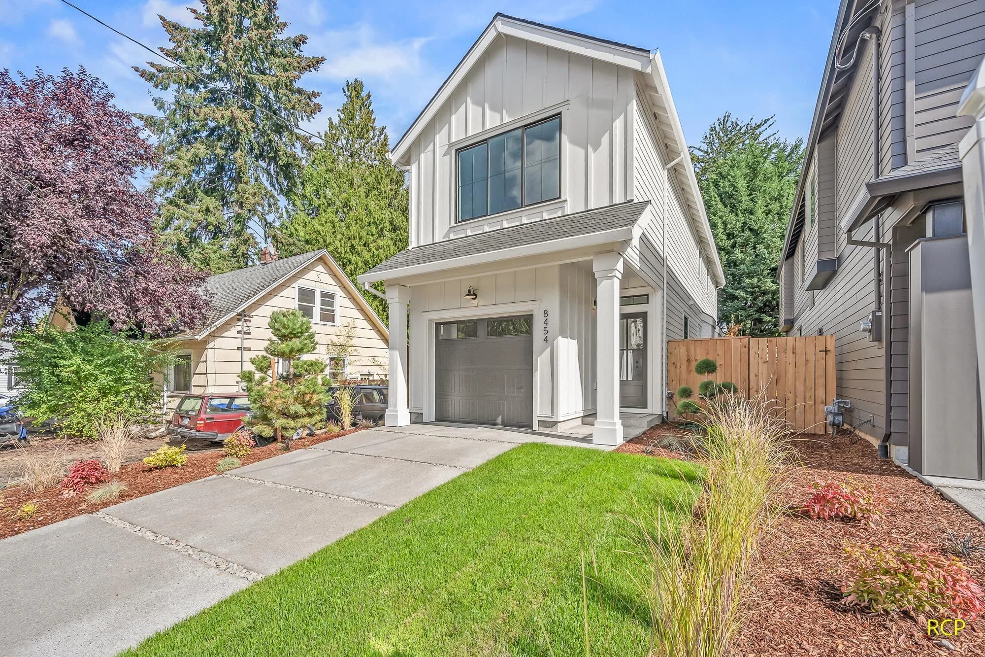 8454 N Seward Ave - Photo 3