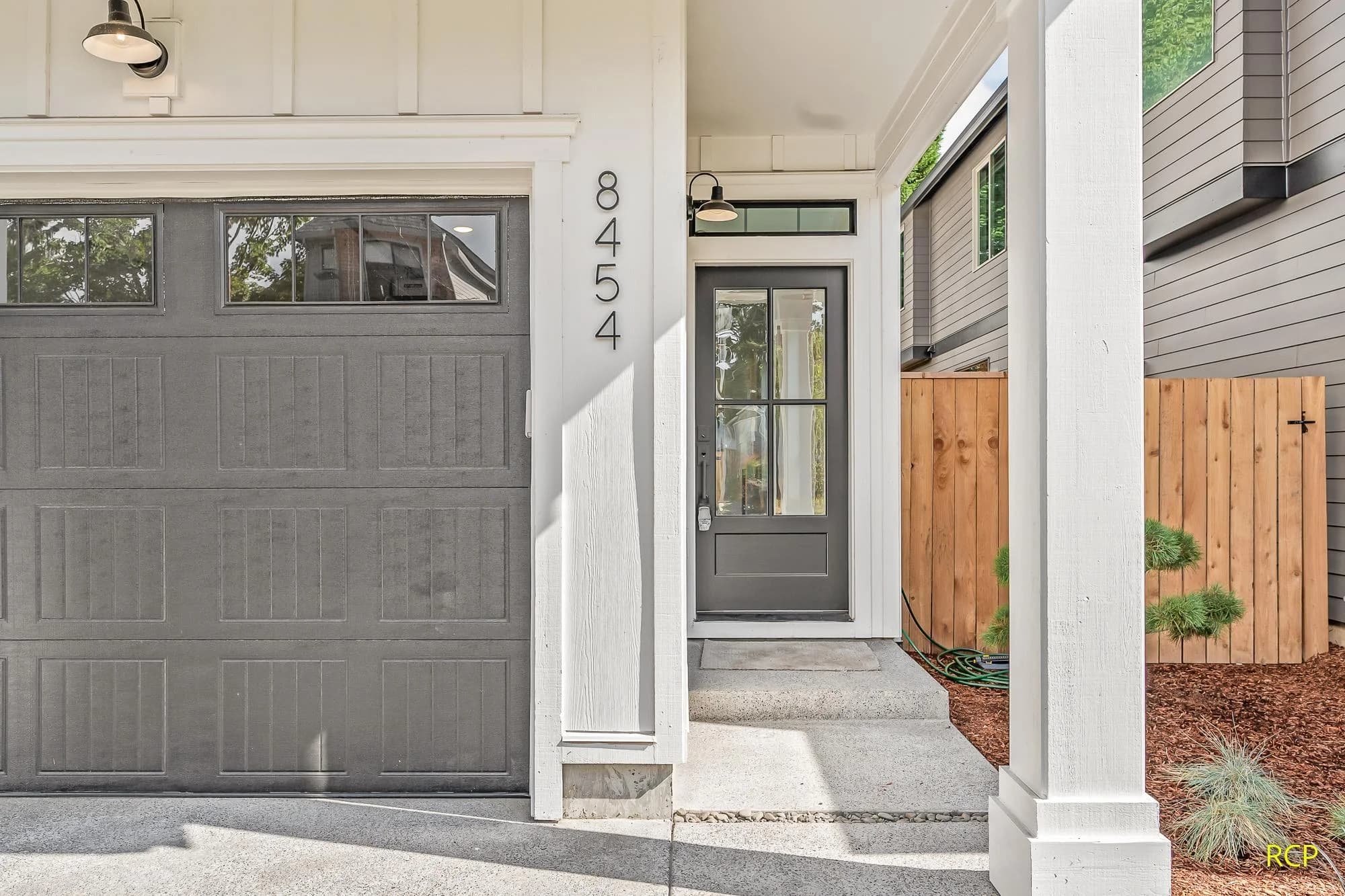 8454 N Seward Ave - Photo 4