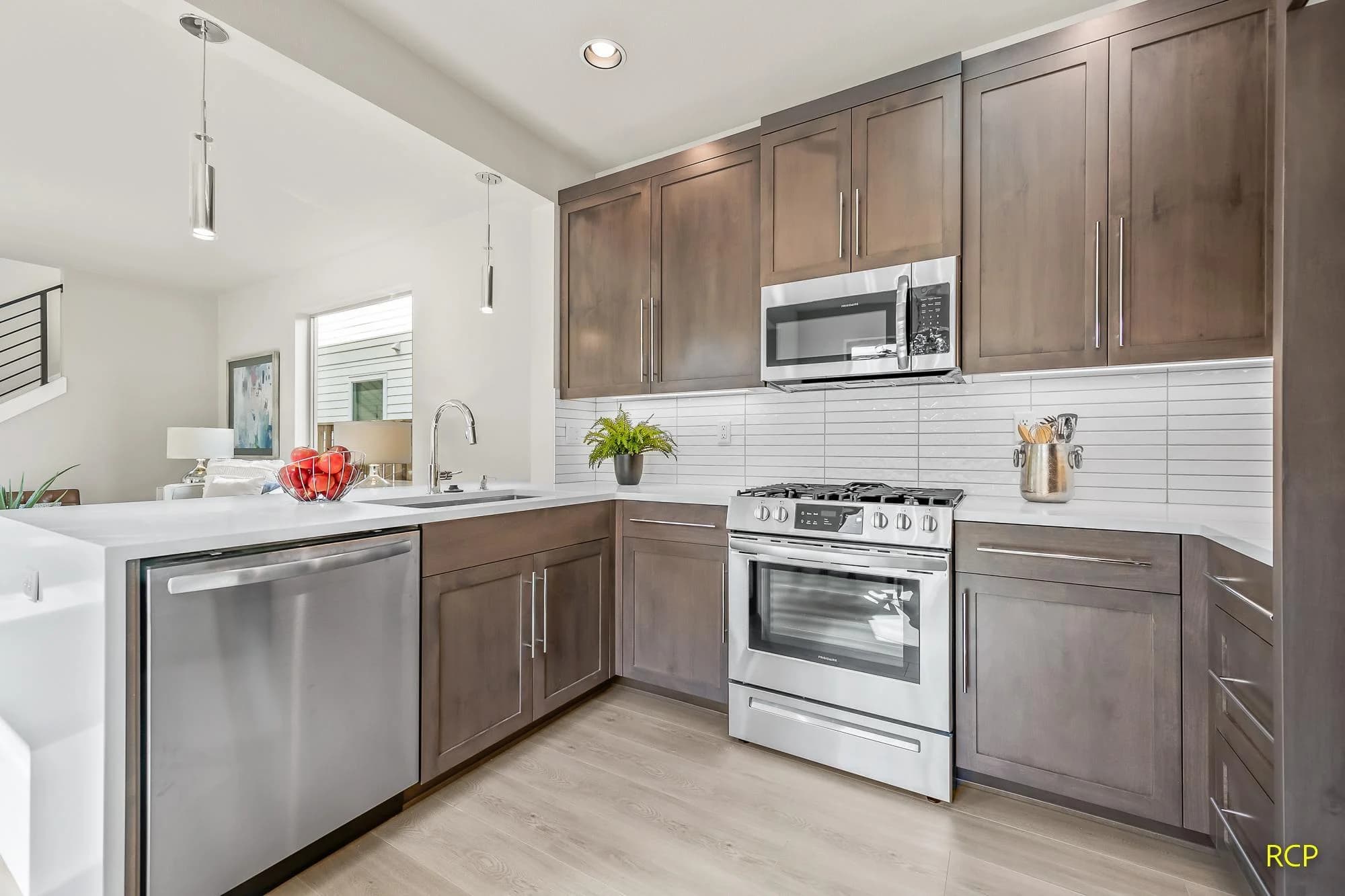 8454 N Seward Ave - Photo 10