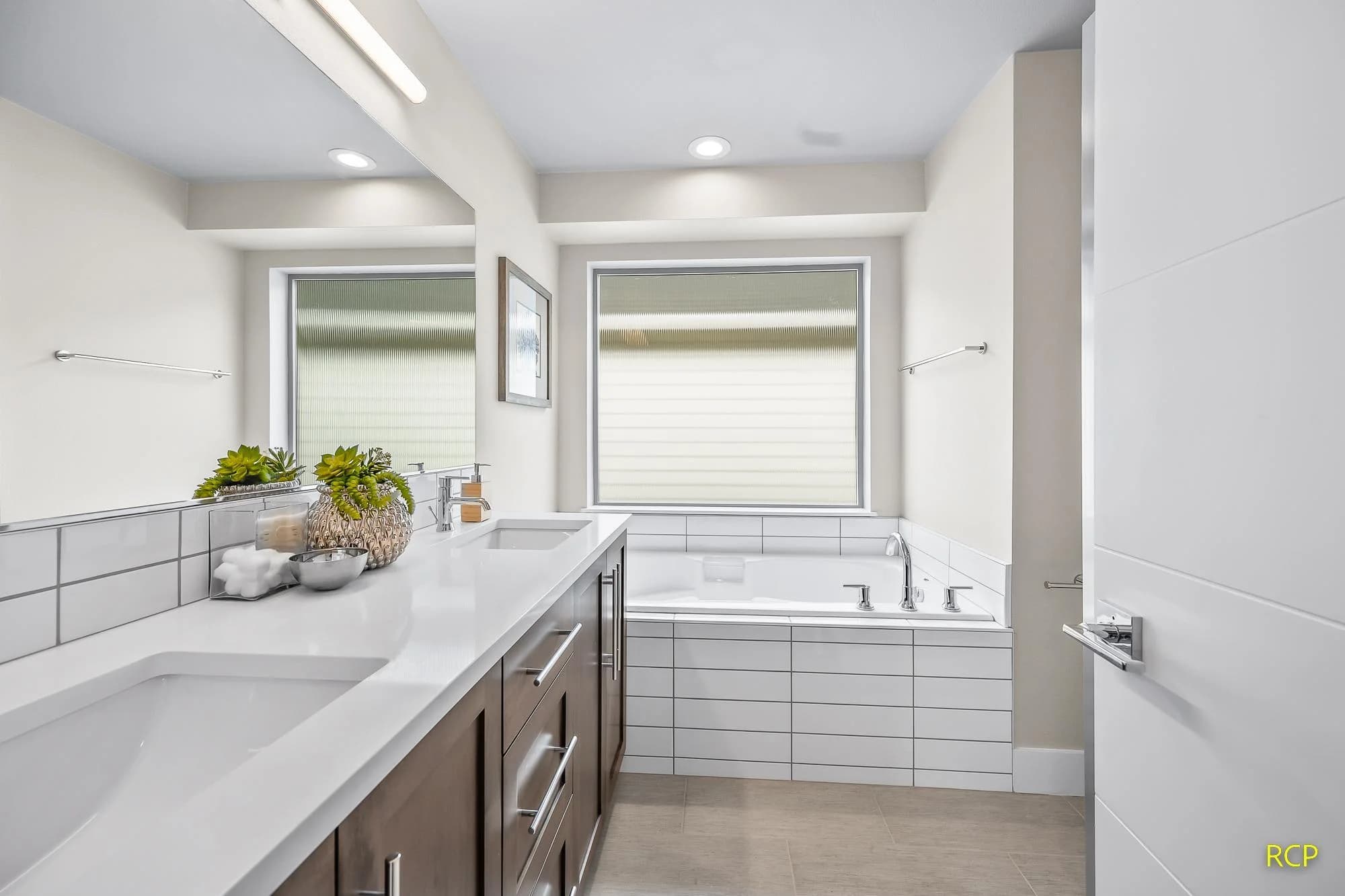 8454 N Seward Ave - Photo 17