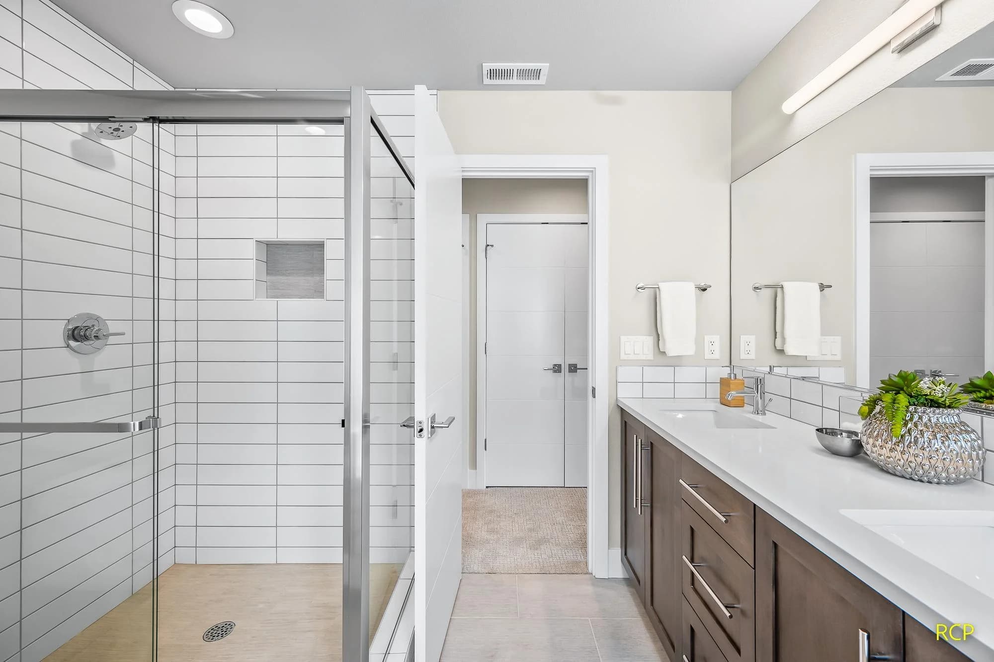 8454 N Seward Ave - Photo 18