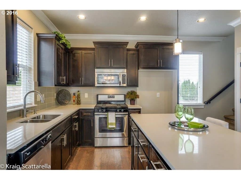 Carriage House Village - Photo 8