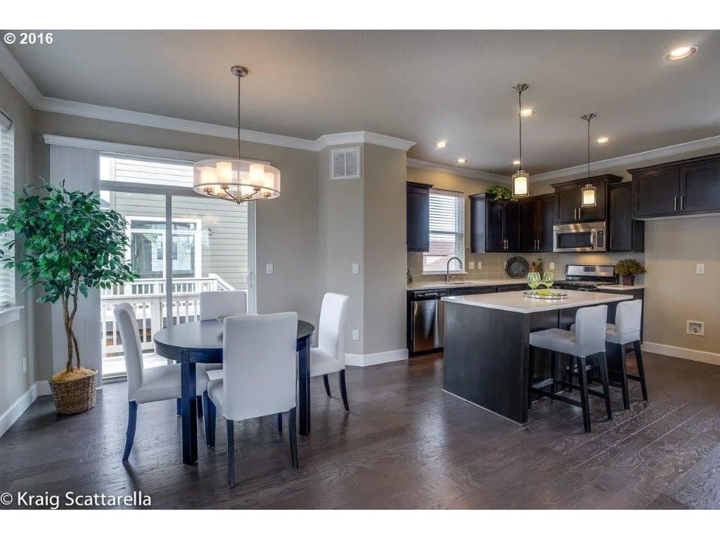 Carriage House Village - Photo 11