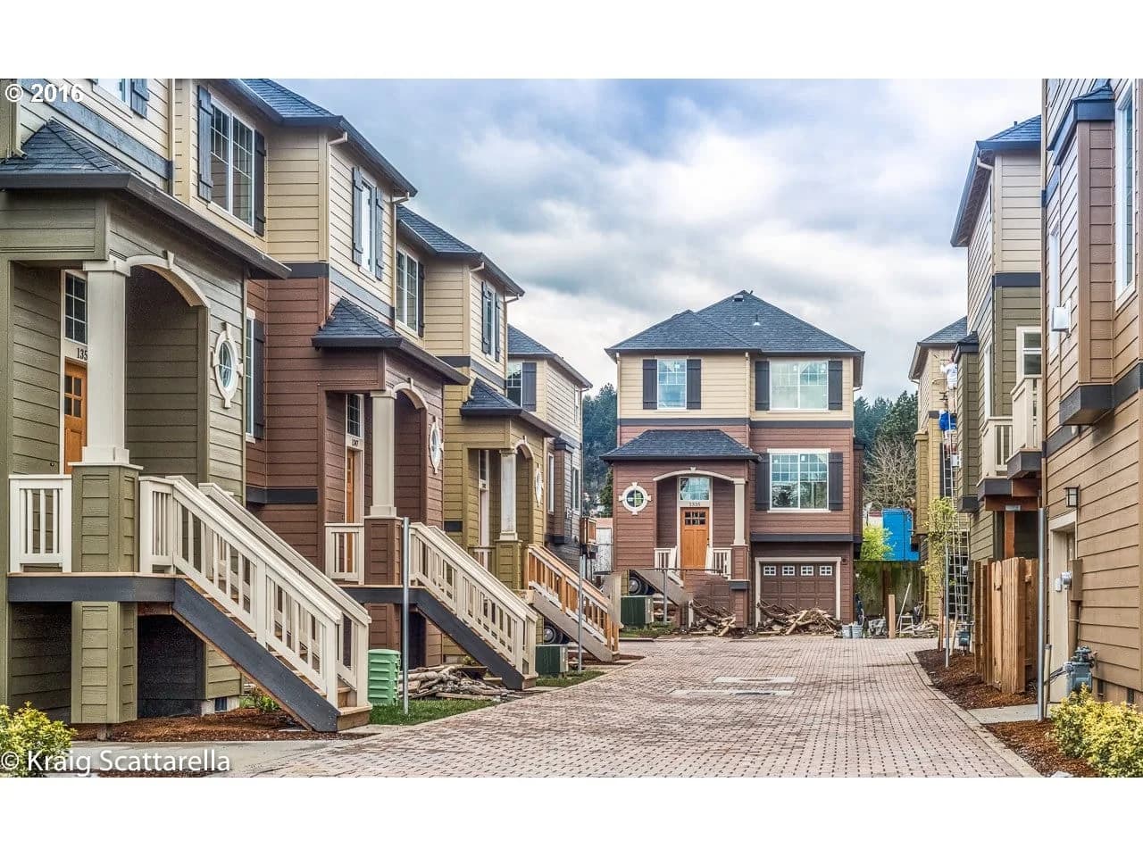 Carriage House Village - Photo 1