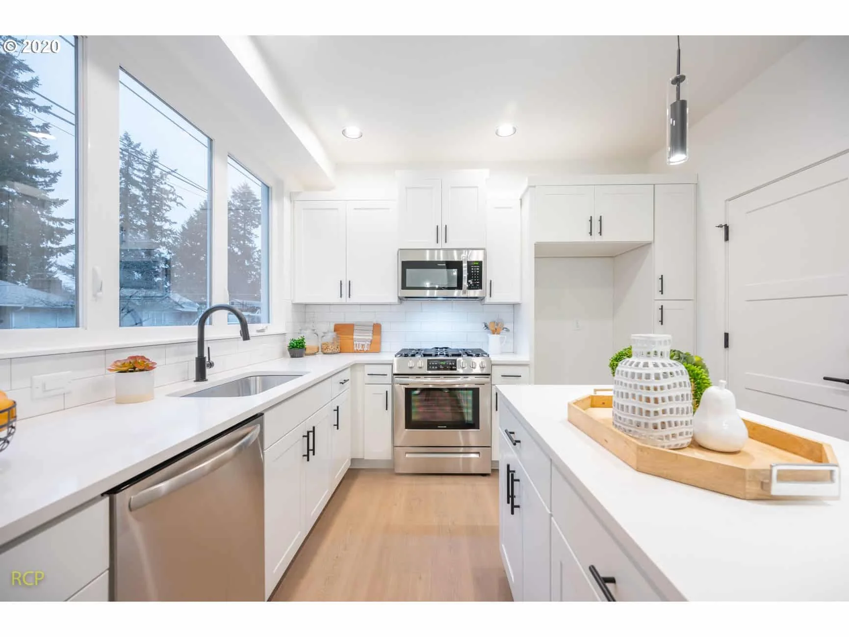 Discovery Park Condominiums - Photo 10