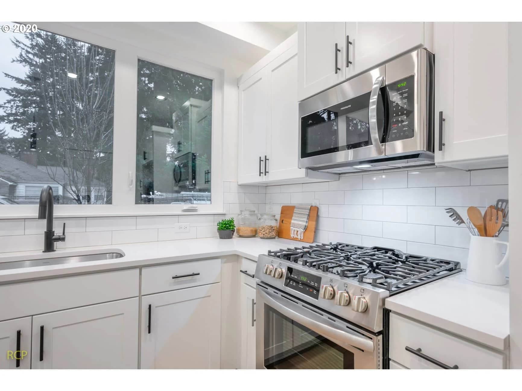 Discovery Park Condominiums - Photo 13