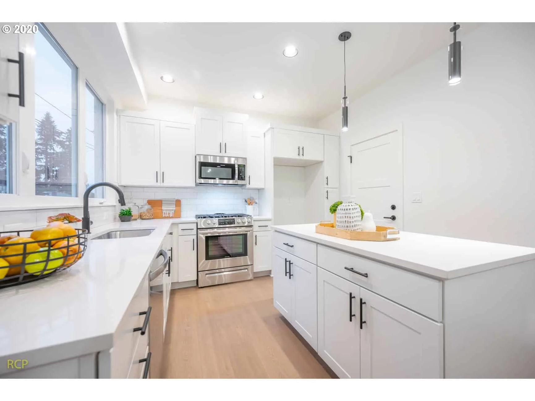 Discovery Park Condominiums - Photo 9