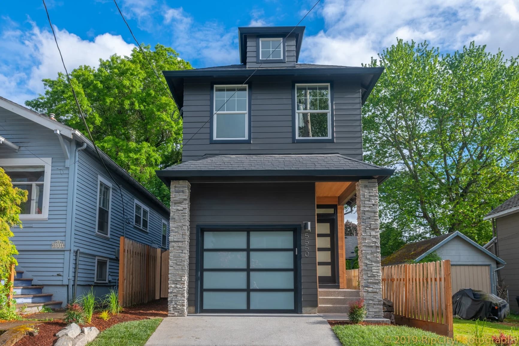 5550 SE Oak St - Photo 2