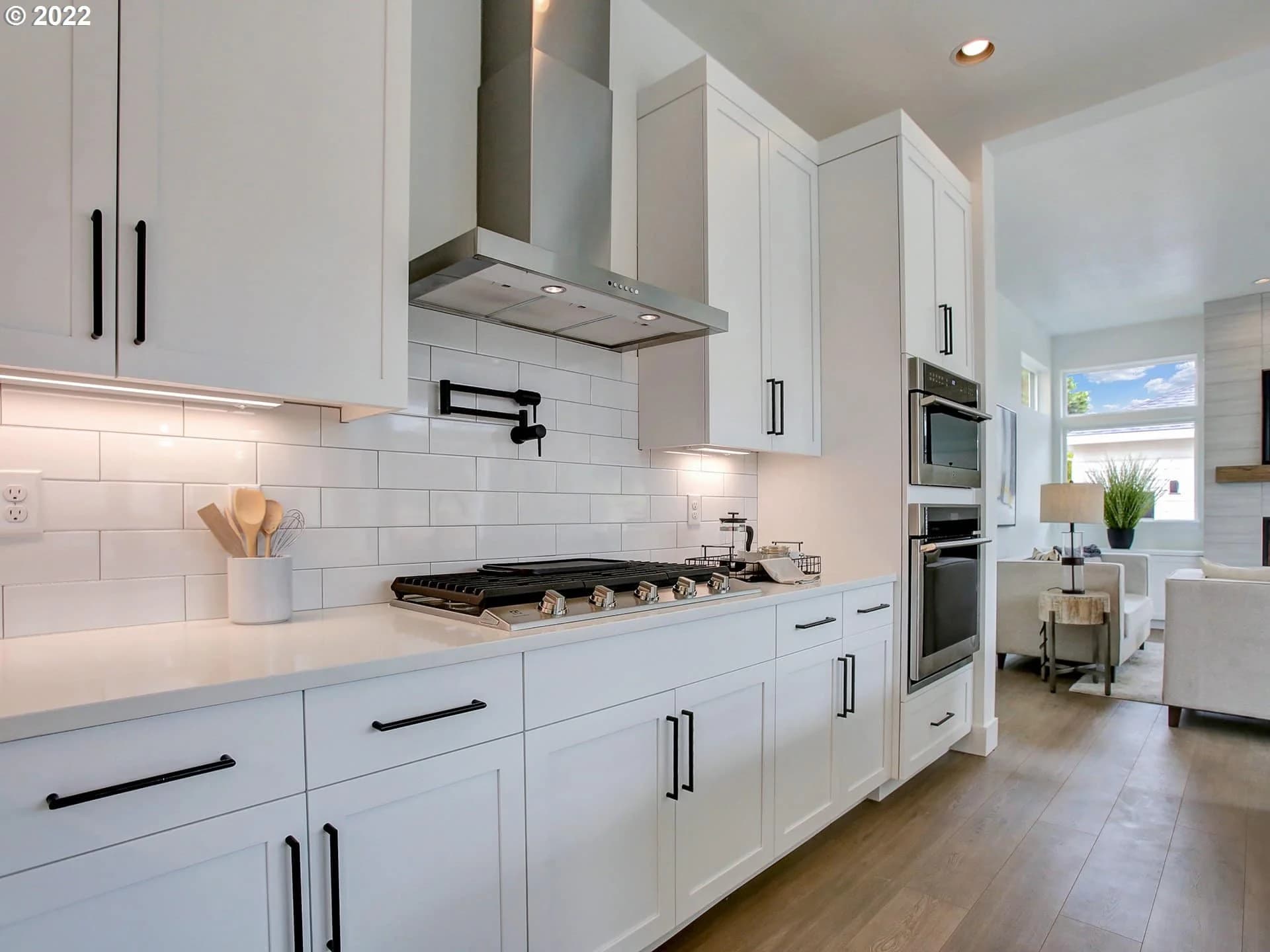 6704 N Knowles Ave - Photo 8