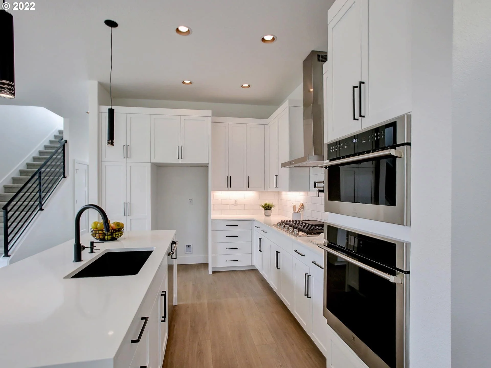 6704 N Knowles Ave - Photo 9