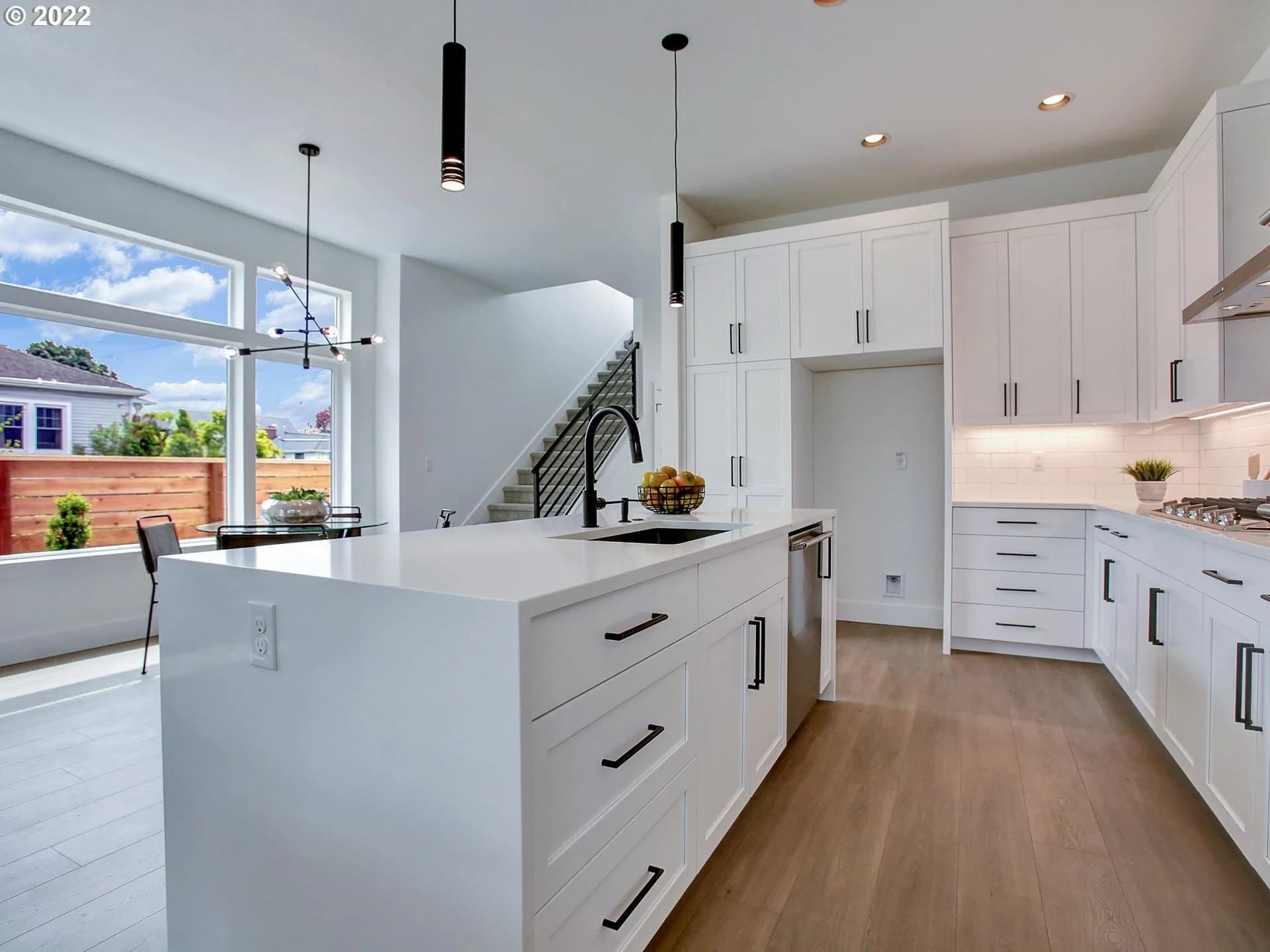 6704 N Knowles Ave - Photo 10