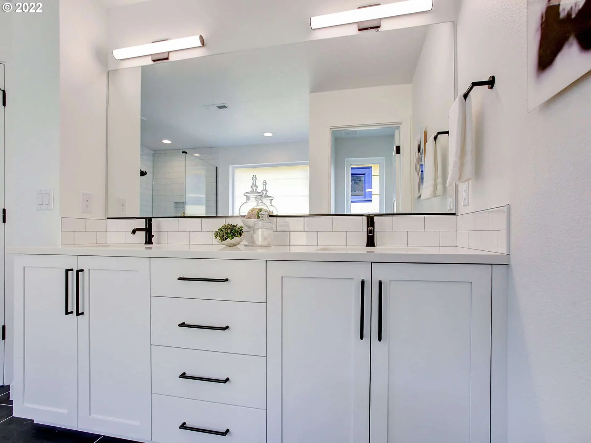 6704 N Knowles Ave - Photo 19