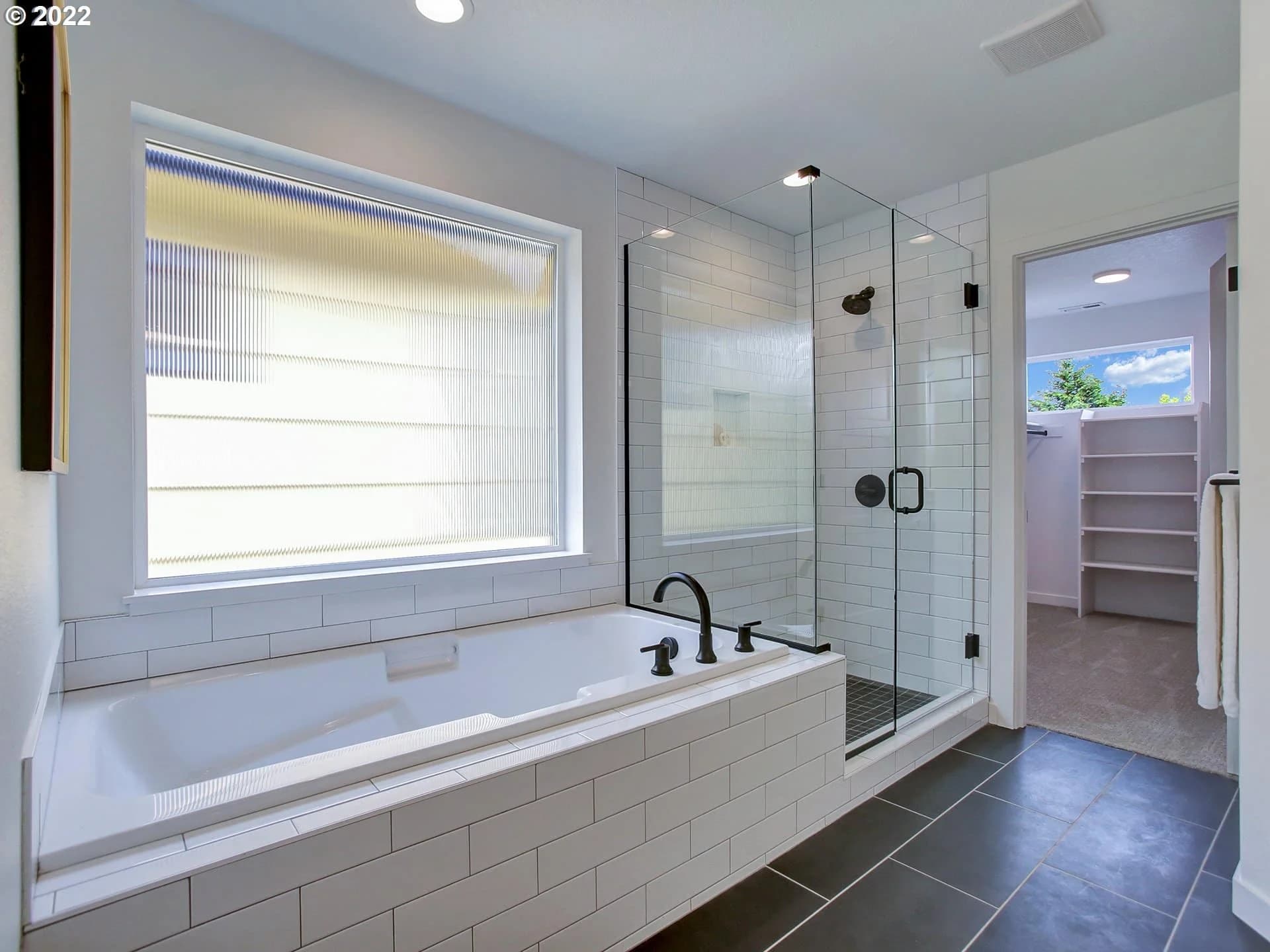 6704 N Knowles Ave - Photo 20