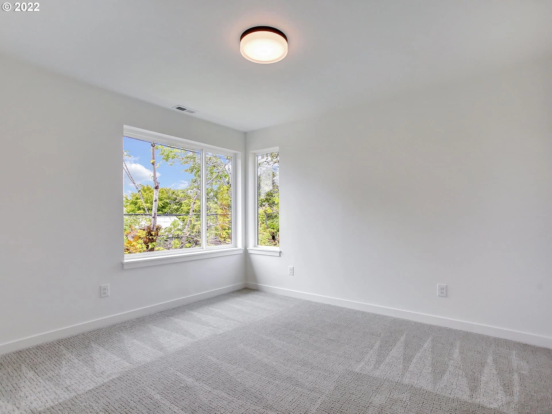 6704 N Knowles Ave - Photo 22