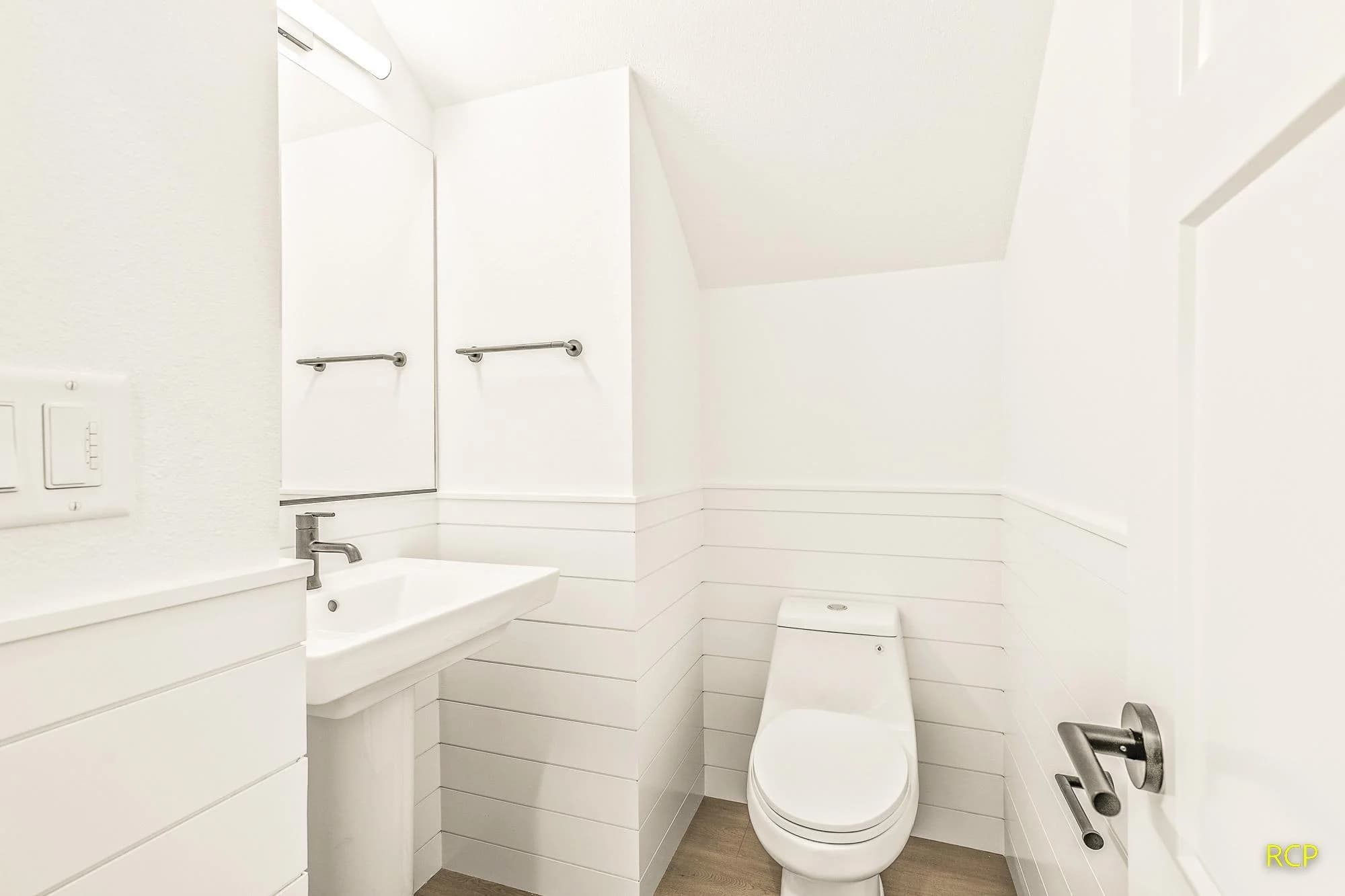 8450 N Seward Ave - Photo 12