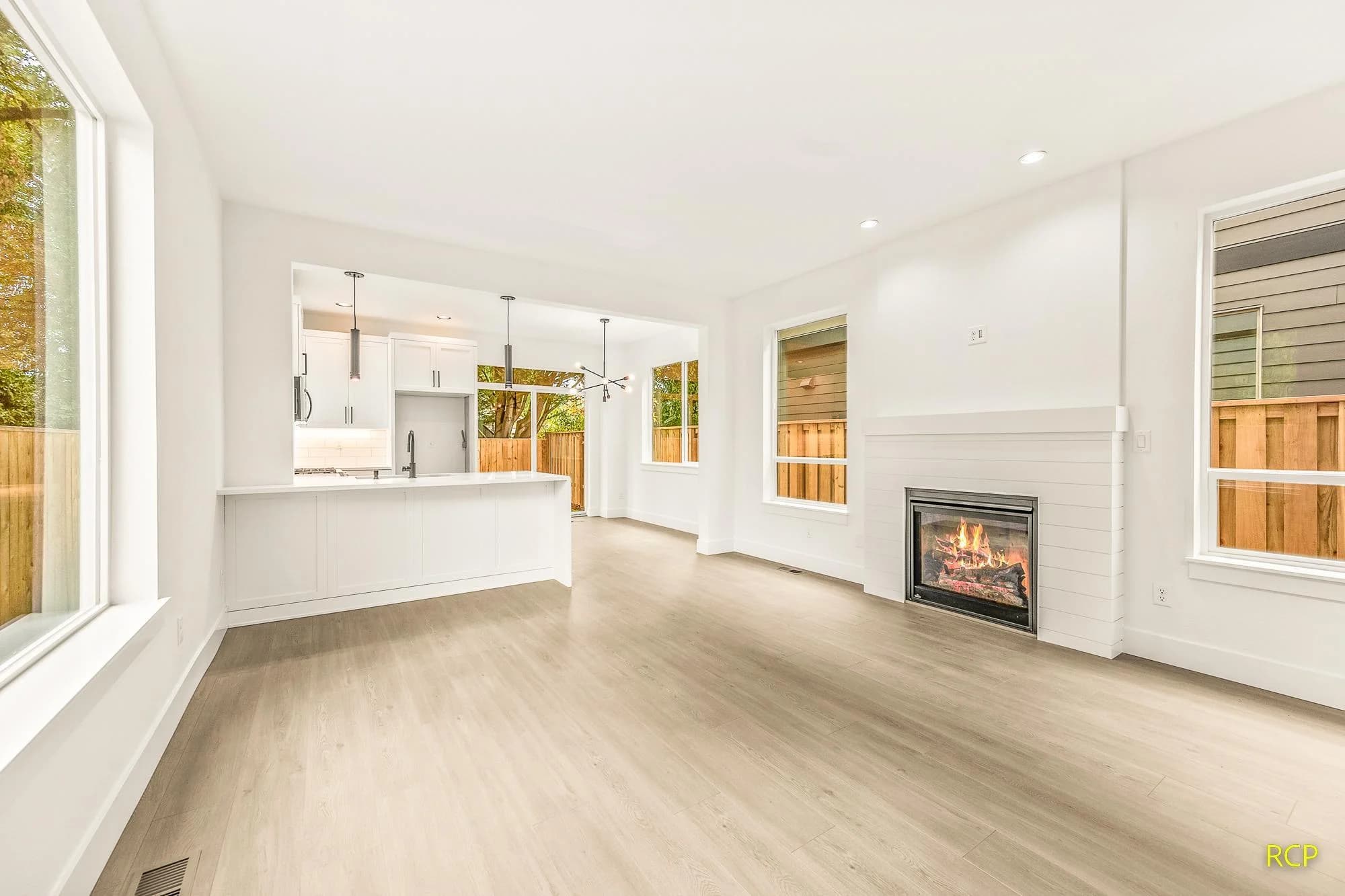 8450 N Seward Ave - Photo 16