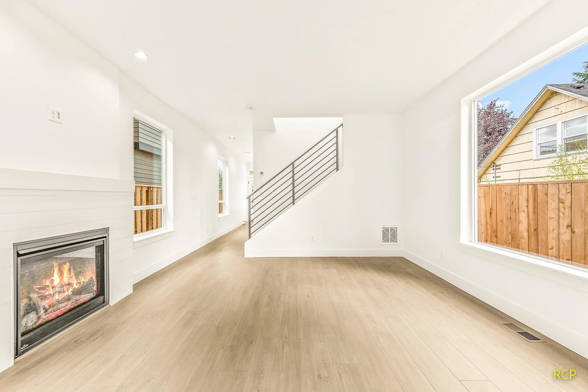 8450 N Seward Ave - Photo 17