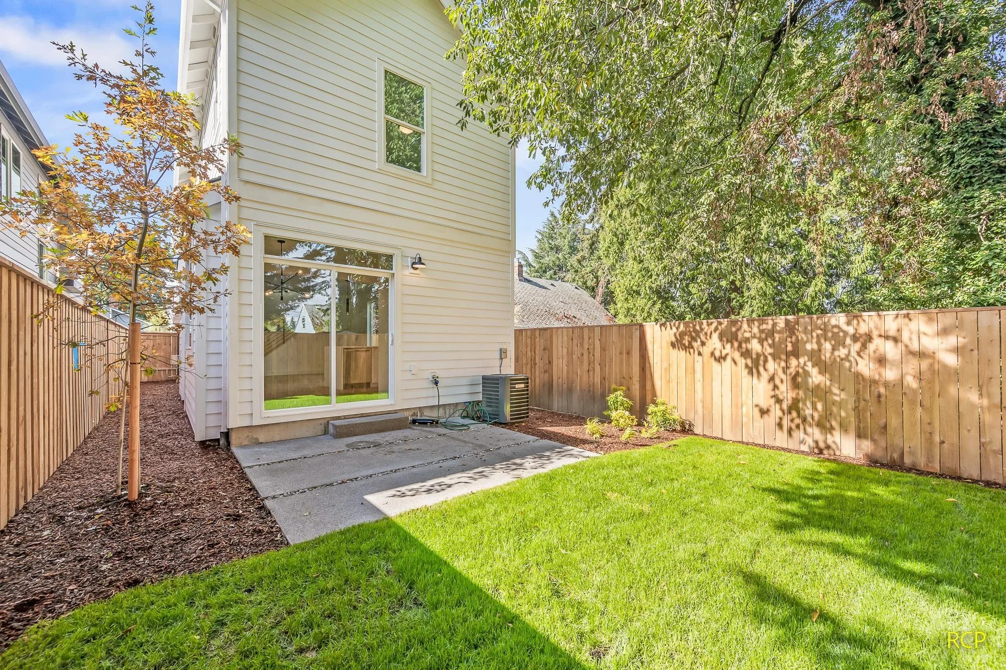 8450 N Seward Ave - Photo 2