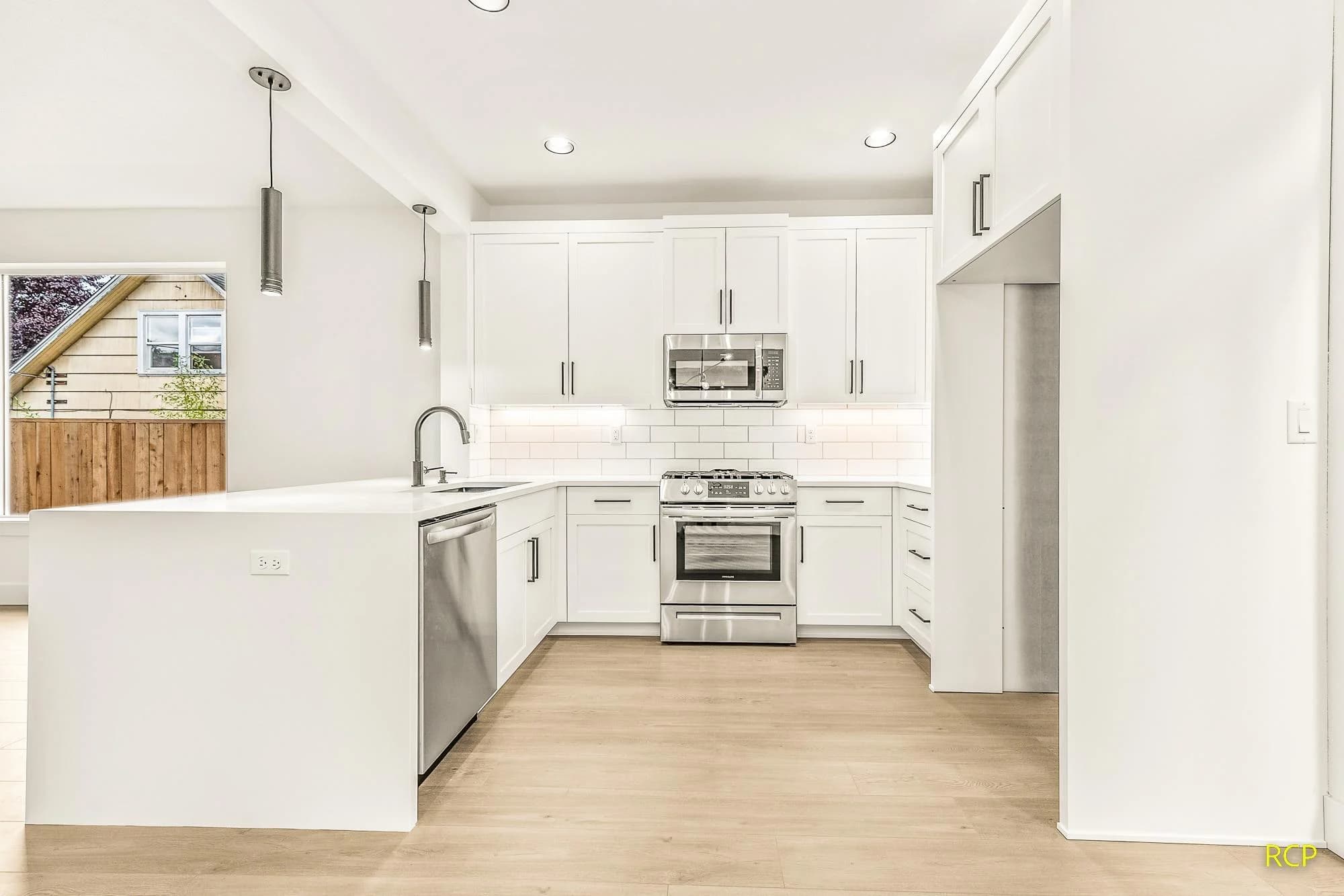 8450 N Seward Ave - Photo 21