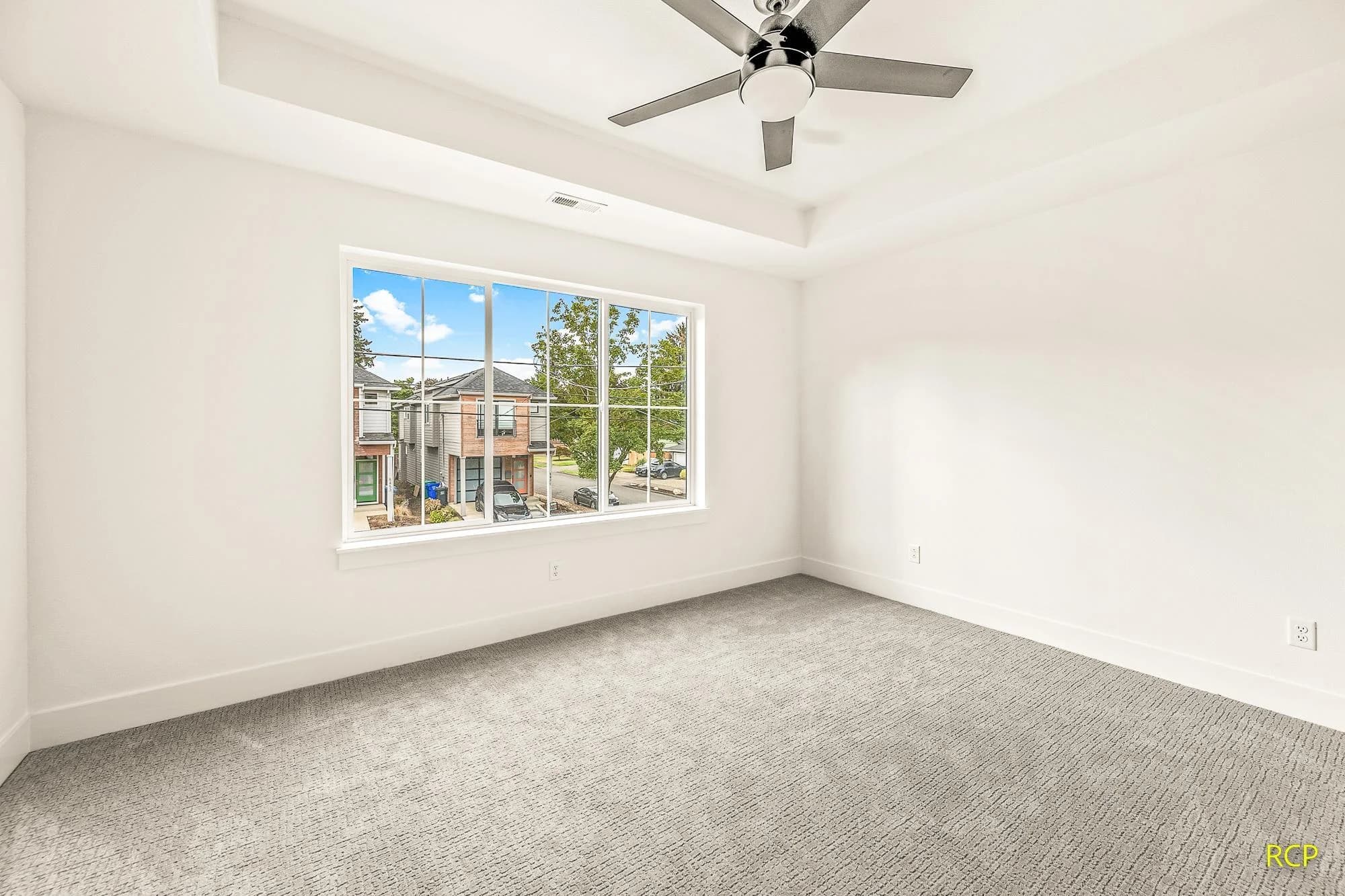 8450 N Seward Ave - Photo 24