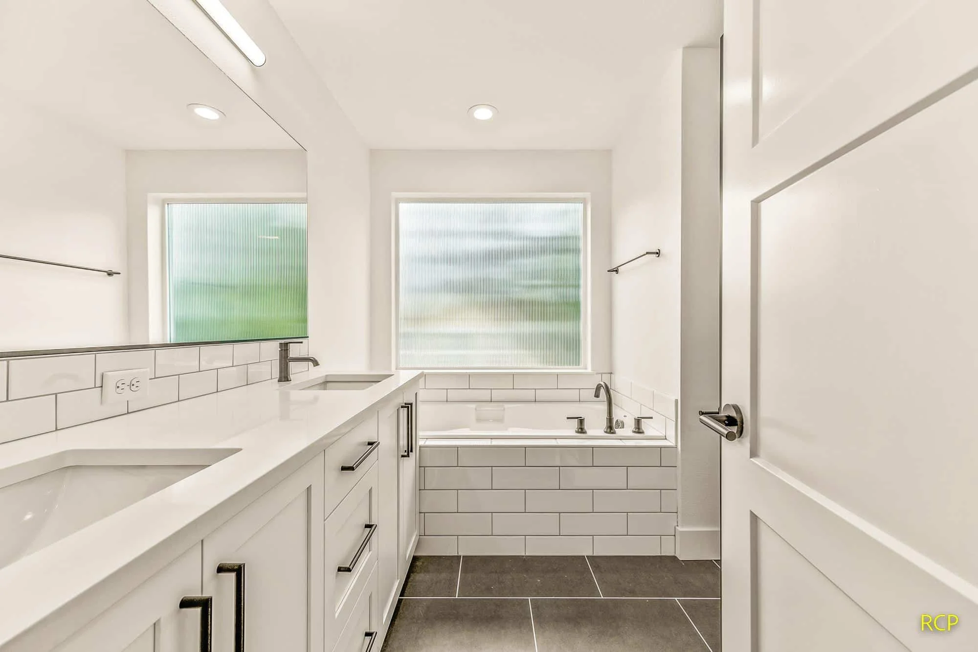 8450 N Seward Ave - Photo 27