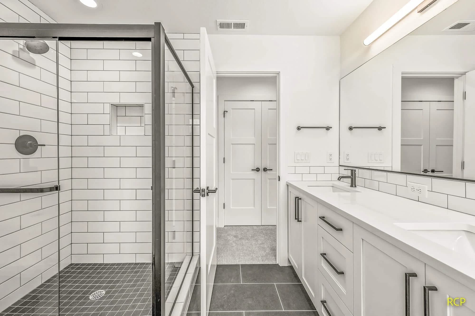 8450 N Seward Ave - Photo 28