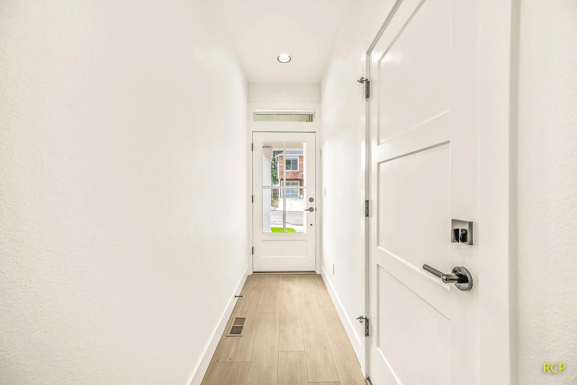 8450 N Seward Ave - Photo 9