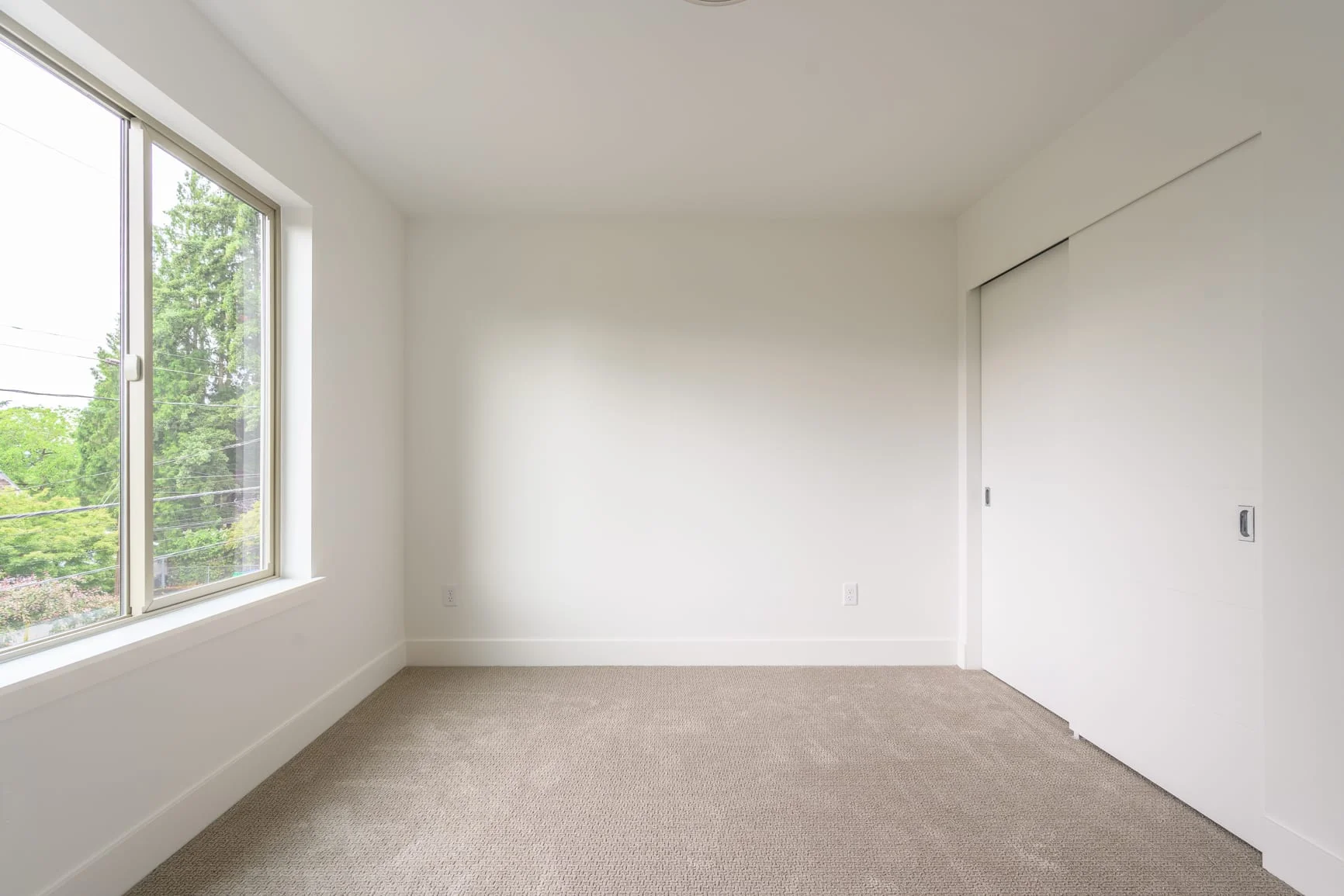 1886 NE Holman St - Photo 29