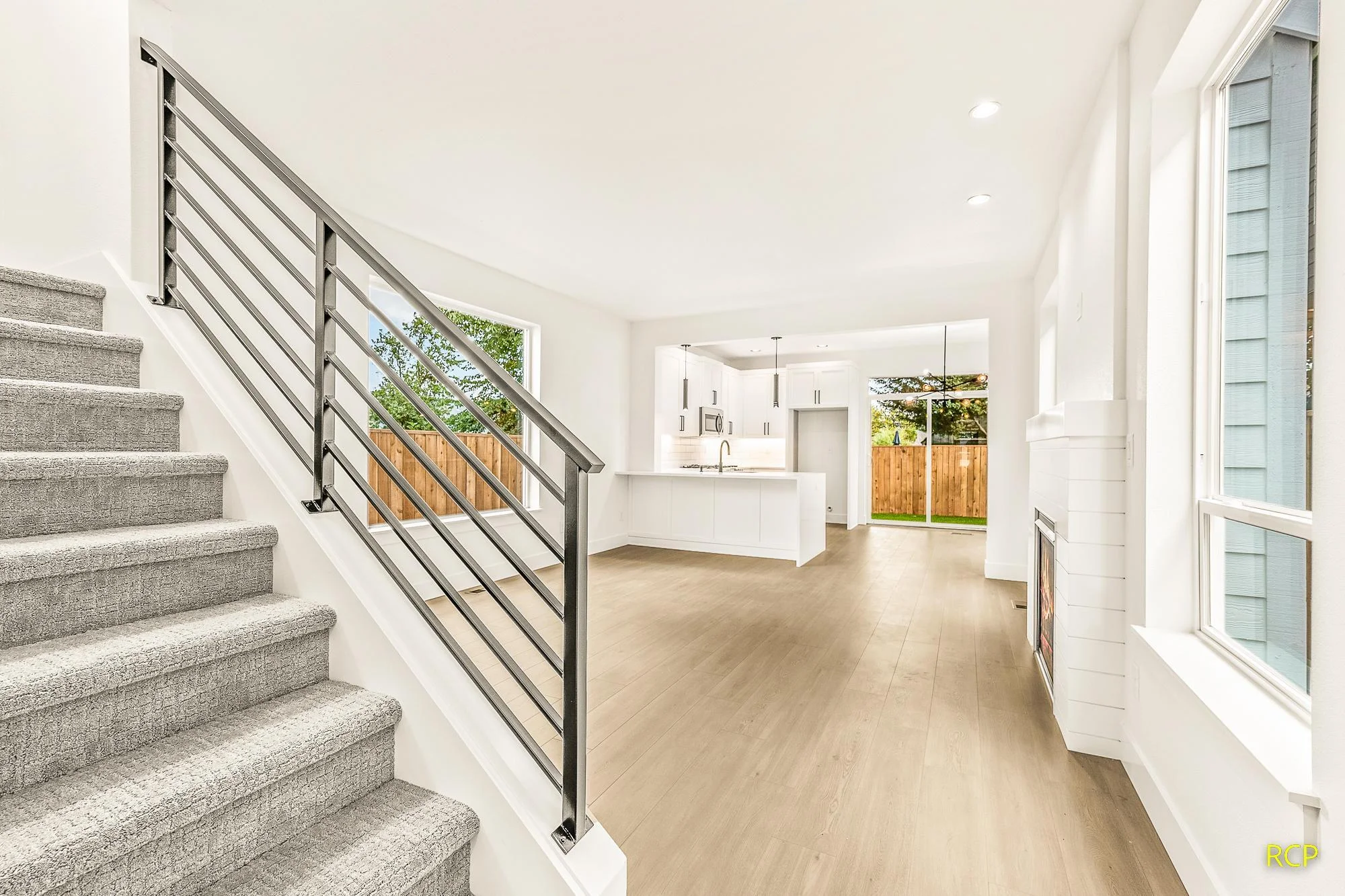 8450 N Seward Ave - Photo 13