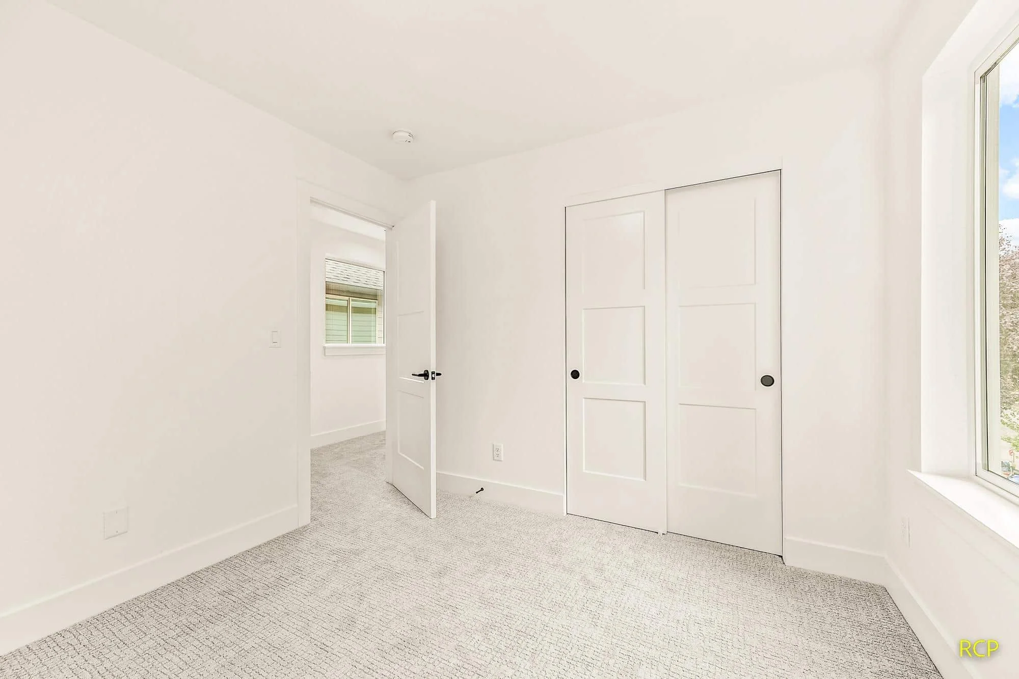 8450 N Seward Ave - Photo 35
