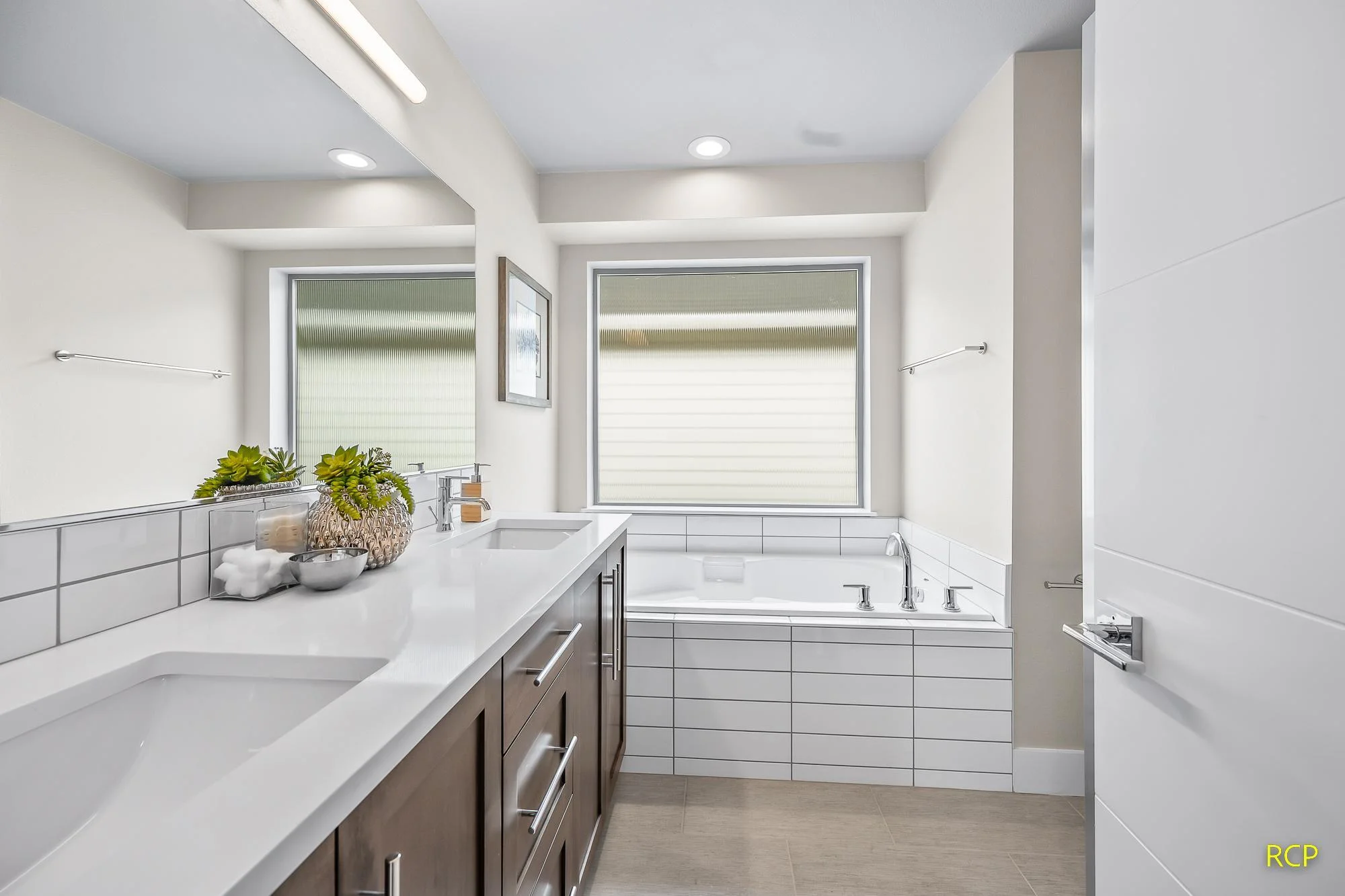 8454 N Seward Ave - Photo 17